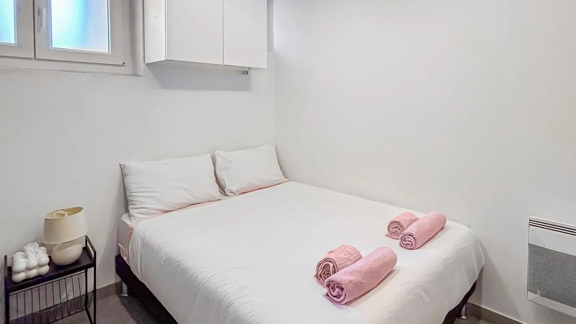 Studio Lumineux Et Moderne A Nice, Bien Situe
